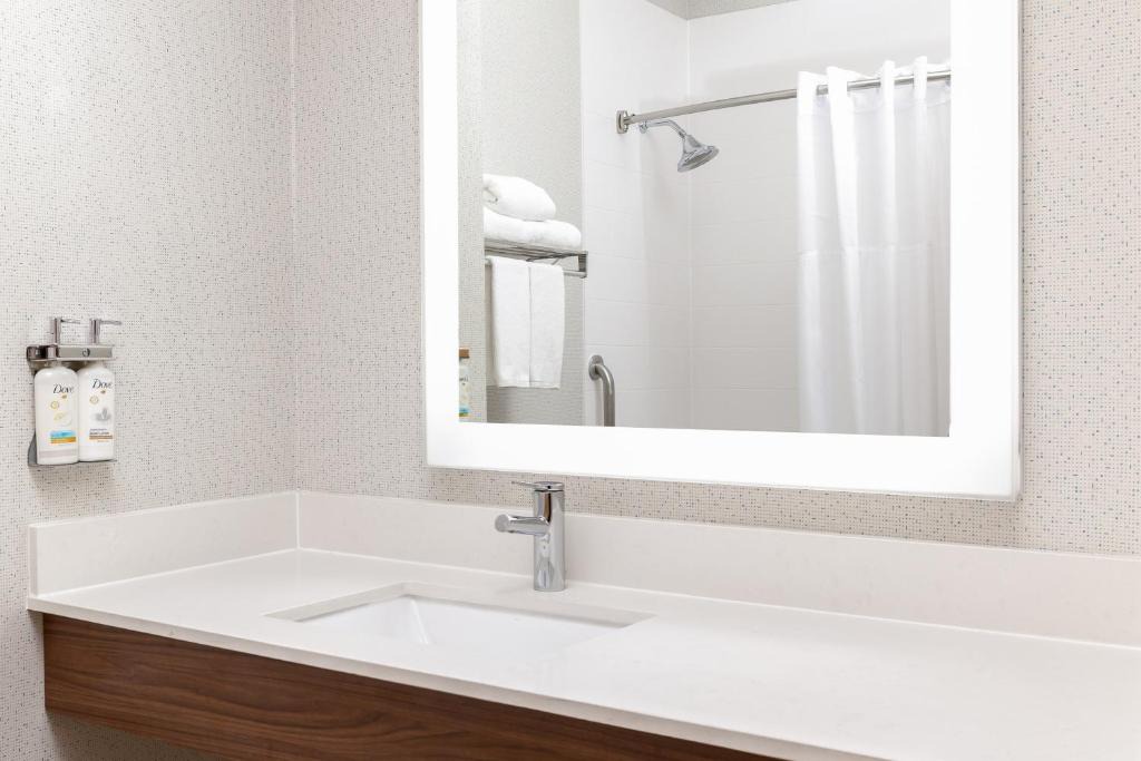 Spring Valley Hotel | Holiday Inn Express & Suites Las Vegas SW Springvalley by IHG