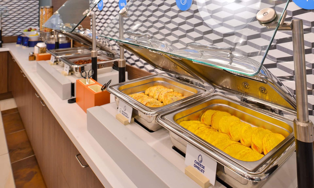 North Hills East Hotel | Holiday Inn Express Van Nuys by IHG