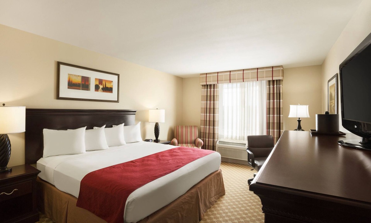 Barstow Hotel | Holiday Inn Hotel & Suites Barstow by IHG