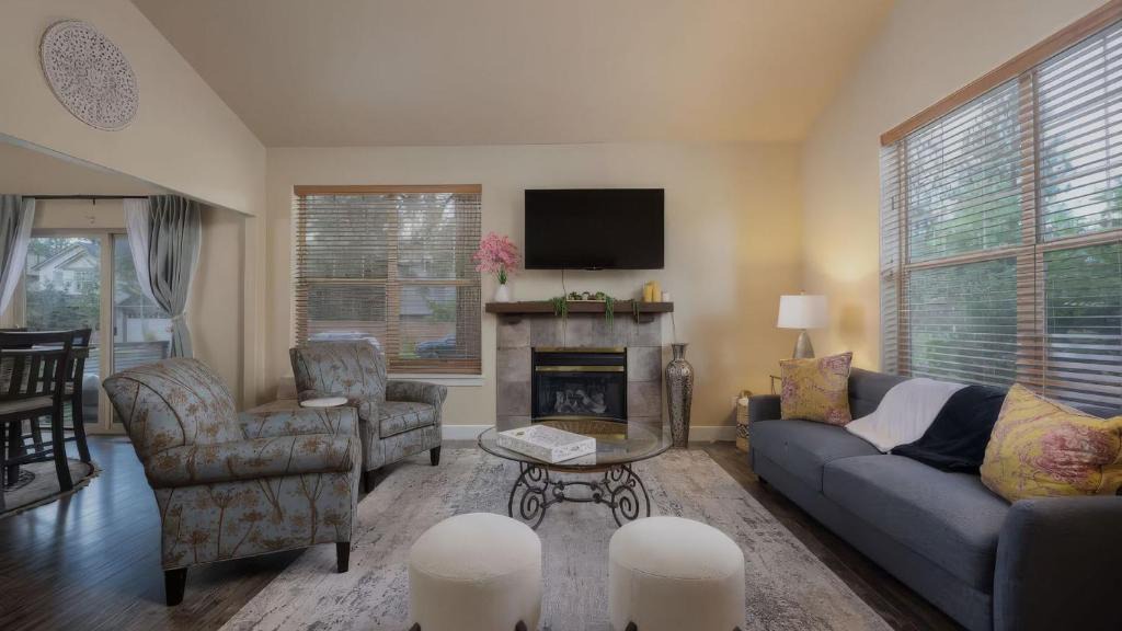 Southwest Bend Apartment | Hollygrape Pedal Pine Hideaway by AvantStay
