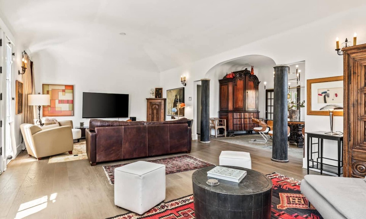Los Feliz House | Hollywood 3-Bedroom Ensuite Villa Yard, Private & Gated with off-street parking