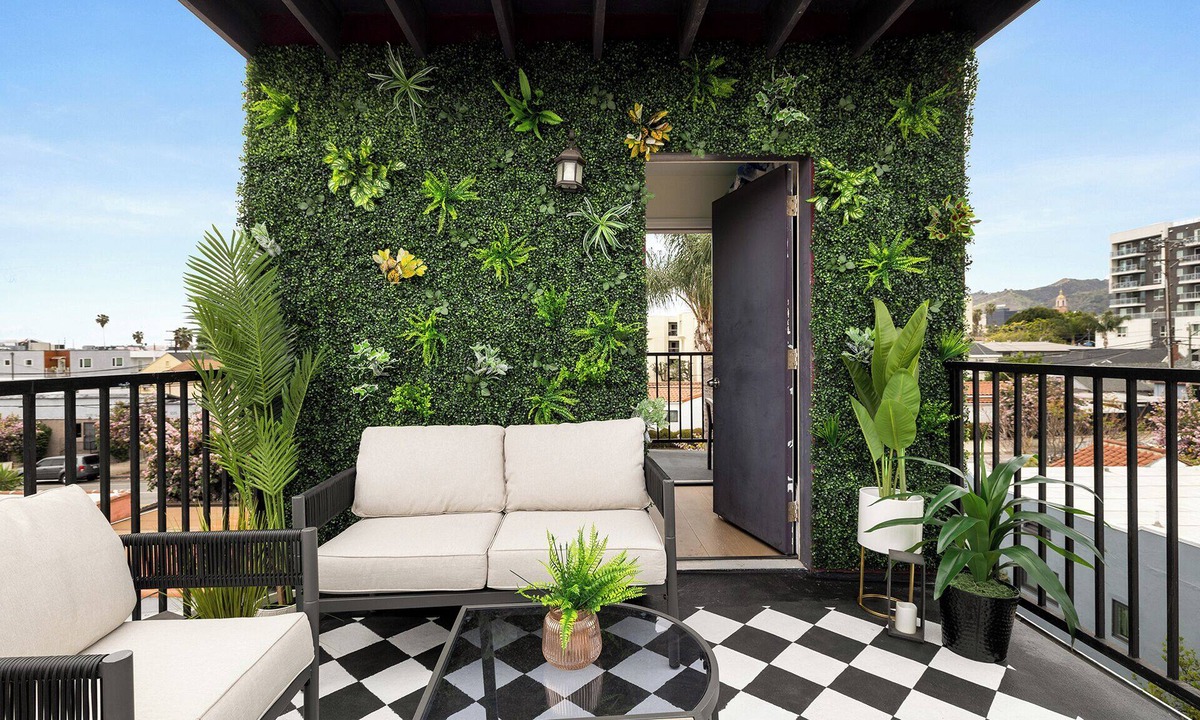 Hollywood House | Hollywood Glam Mini Hideaway & Steps to Walk of Fame