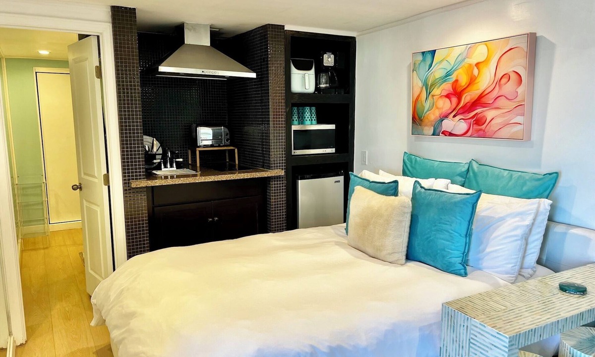 Hollywood Hills West House | Hollywood Hills "SkySuite Studio" - Sunset Strip- Best Location!
