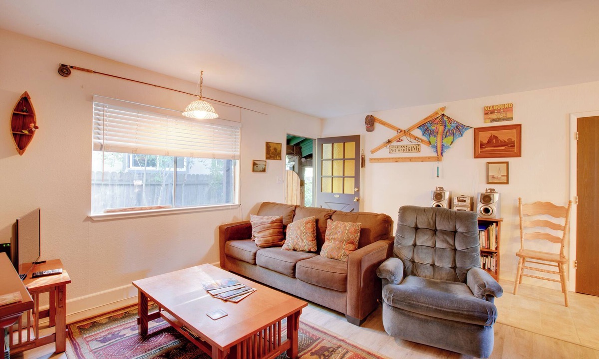 South Lake Tahoe House | Home 1 Mi to Heavenly Mtn Resort! Unwind Fireside