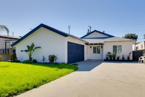 El Rancho House | Home Between Los Angeles & Disney! Patio, Yard