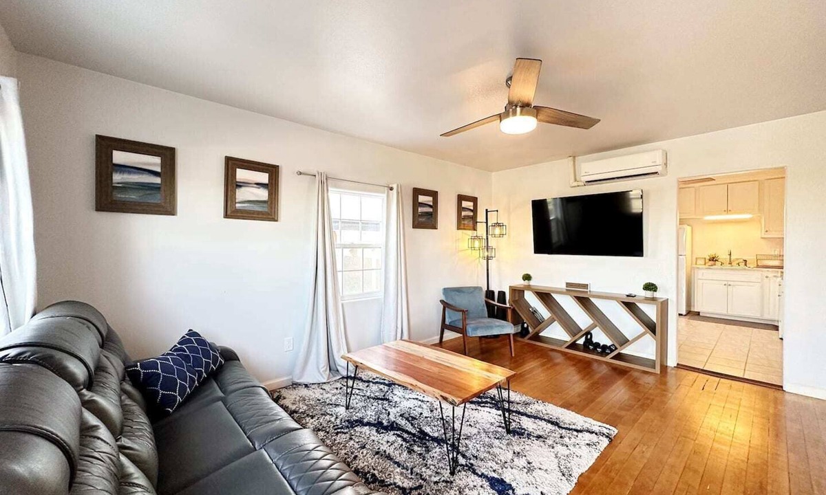 Visalia House | Home for 4 on Visalia Main Road, Mooney Blvd.