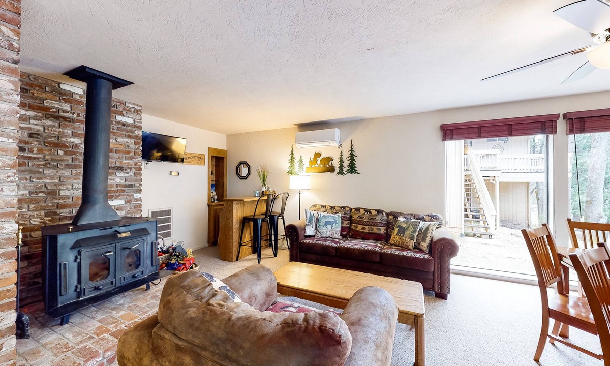 Groveland House | Home with private hot tub & fireplace - walk to beach, two dogs OK