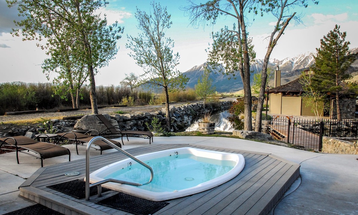 Minden Apartment | Hot Springs & Pool. By Mountains. Historic Resort