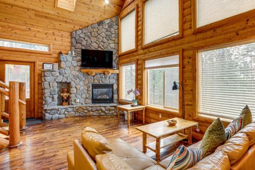 Country Club Estates House | Hot Tub, Indoor Pool! Home 8 Mi to Heavenly Skiing