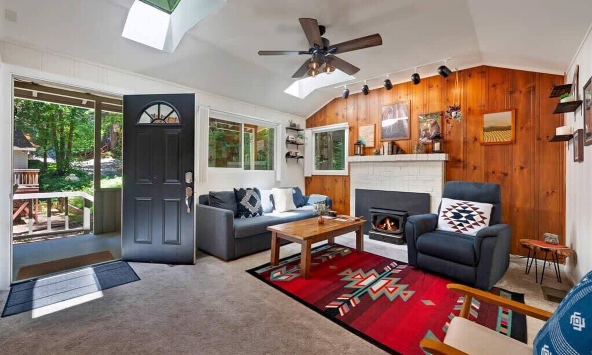 Rio Nido House | Hot Tub Near Russian River BBQ Private Home
