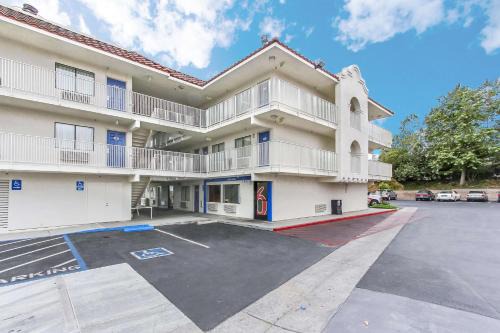 Watsonville Hotel | Hotel B5 -Watsonville
