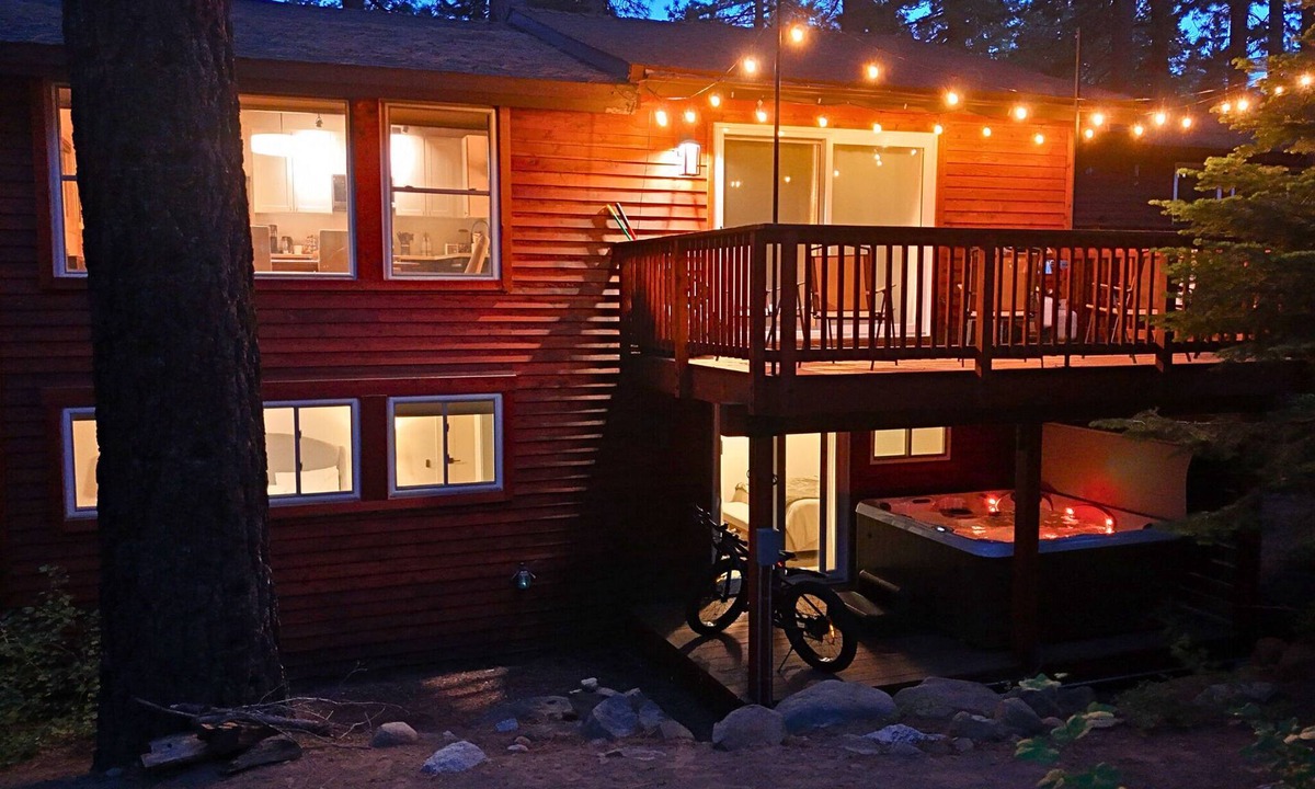 Incline Village Cabin | HotTub | Fireplace | Bunk Beds | Family Snow Trip