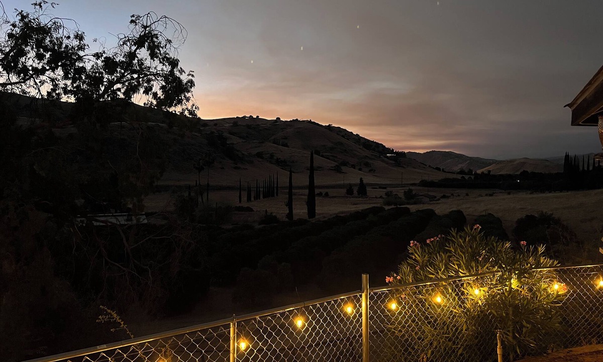 Lemon Cove House | House on Hill Top. Great views. A peaceful getaway! With Pickleball court!