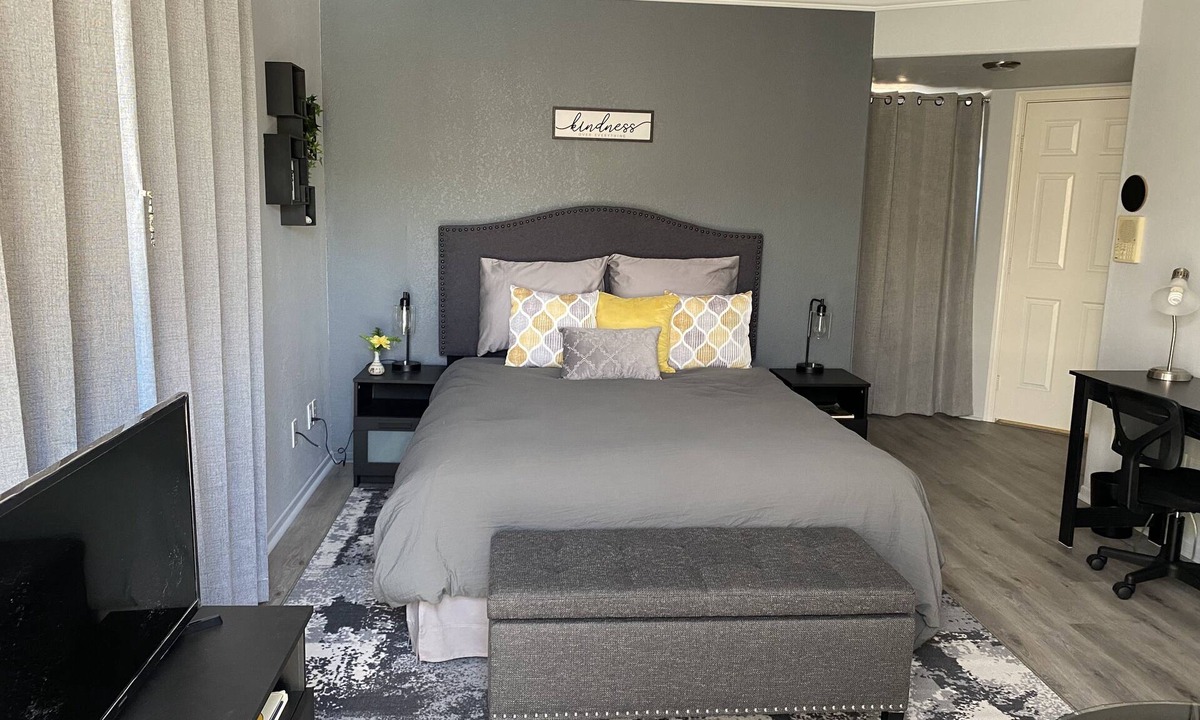 Del Cerro House | Hummingbird Haven - Private Suite with Pool - Centrally Located