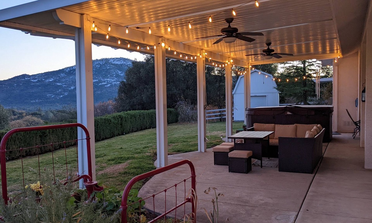 Oakhurst Villa | Hummingbird Haven, serene 4bdrm house with hot tub