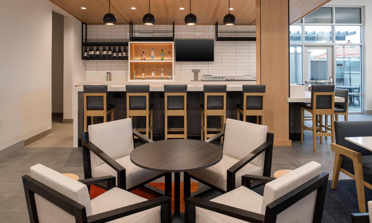 Clovis Hotel | Hyatt House Fresno Campus Pointe