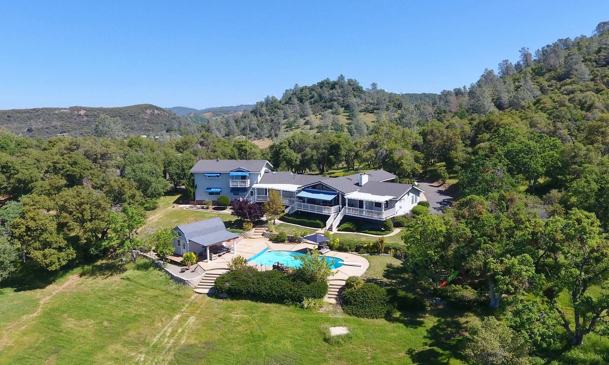 Vallecito House | Idyllic Gold Country Estate On Acreage, w/Private Pool & Close To Skiing