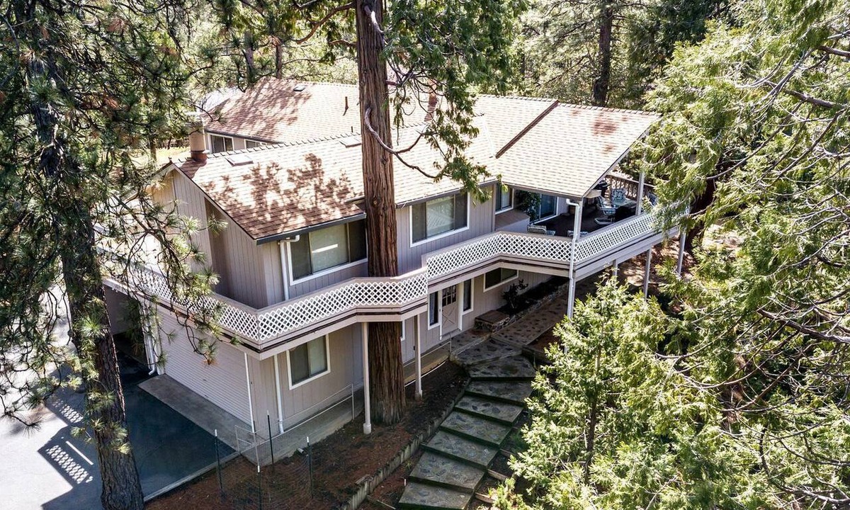 Groveland Villa | Impressive Villa with Ping Pong Table and Barbecue in Groveland, California