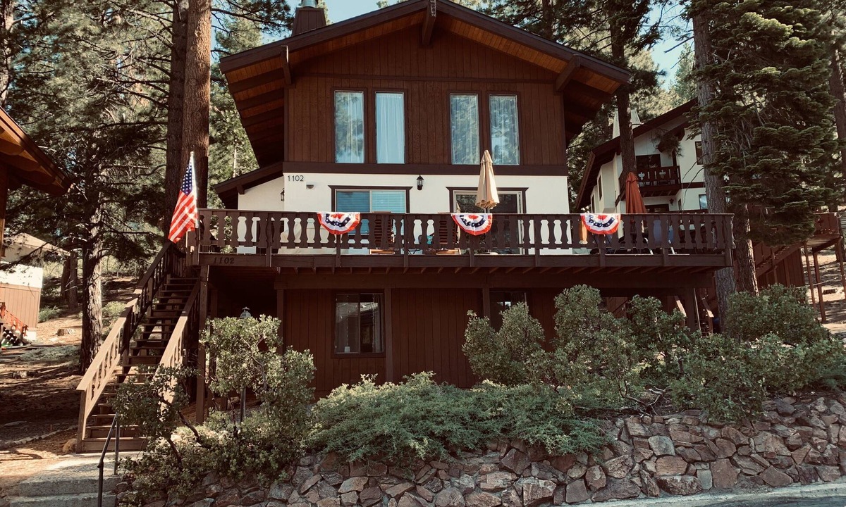 Incline Village House | Incline Village 4 bd Modern Chalet next to Diamond Peak ski resort