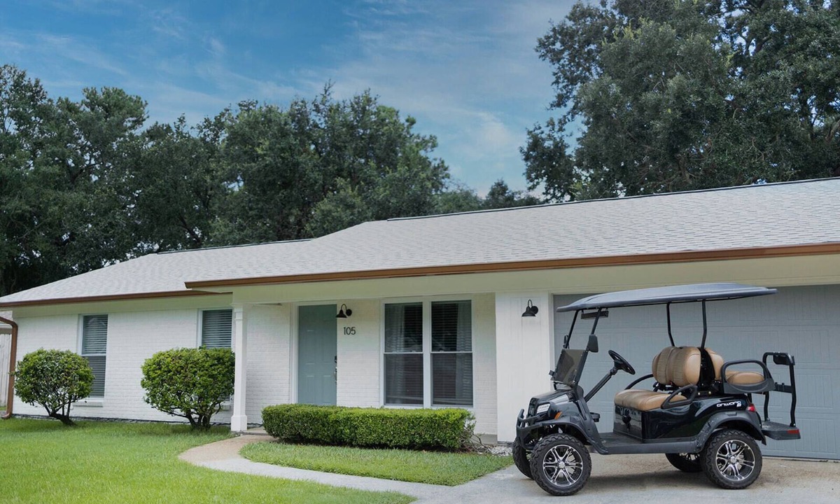 Ocean Springs House | Includes GOLF CART! Close to beaches & Downtown Ocean Springs! Vacation on Vista
