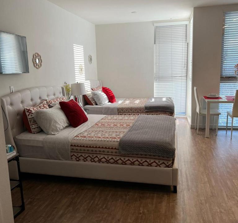 Little Armenia Apartment | Incredible Hollywood Loft Free Parking