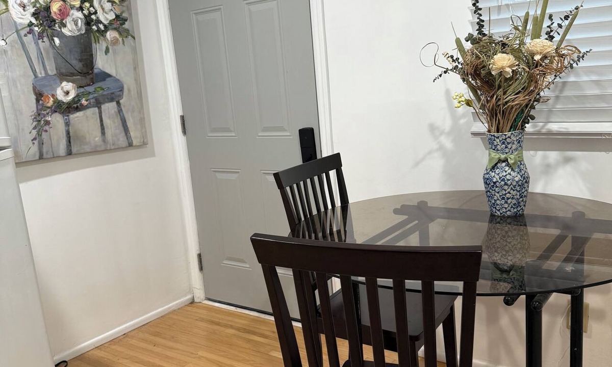 Covina Apartment | Independent 1-bedroom ,1 living room, 1 bathroom and kitchen, fridge ,in Covina