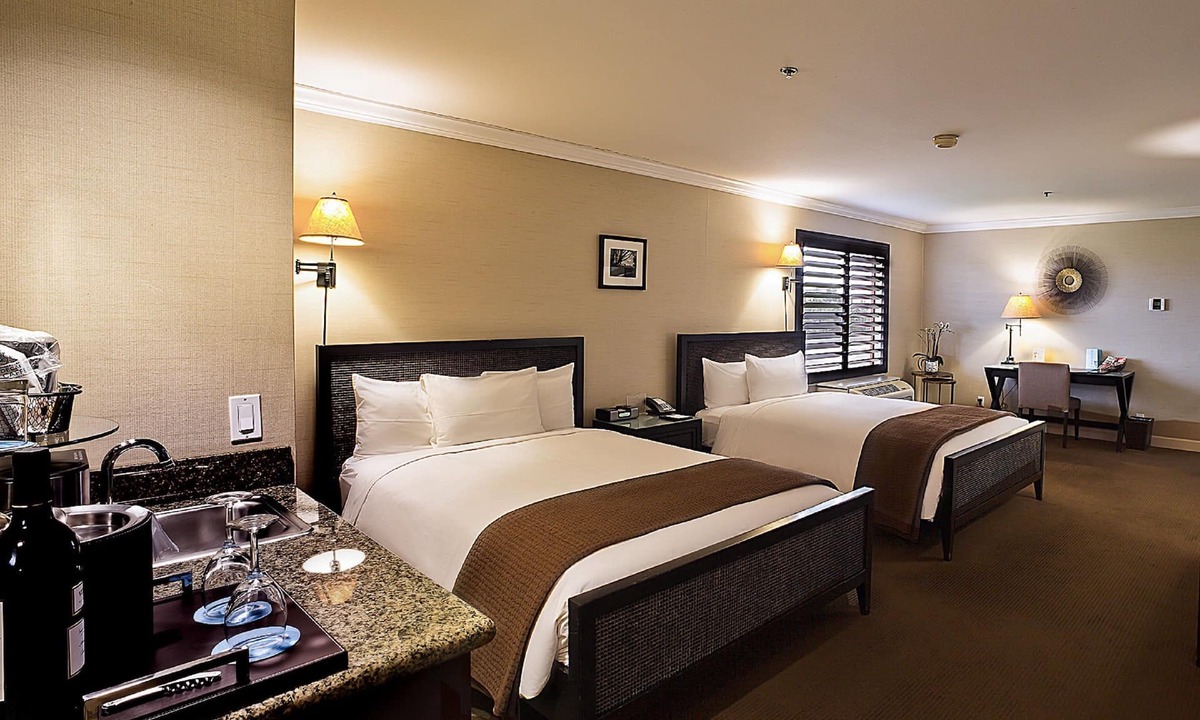Cupertino Hotel | Indulge in Home Like Comfort! 3 Pleasant Units, Free Parking, Onsite Pool