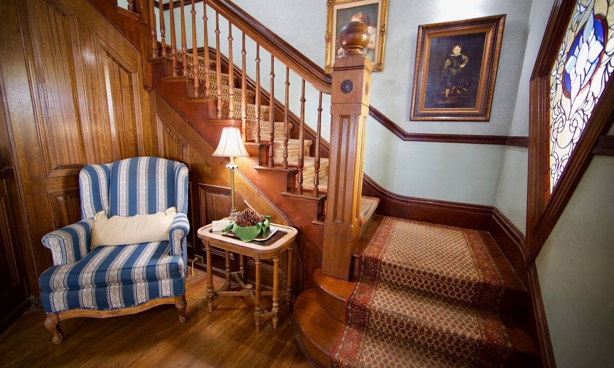 Hanford Hotel | Irwin Street Inn