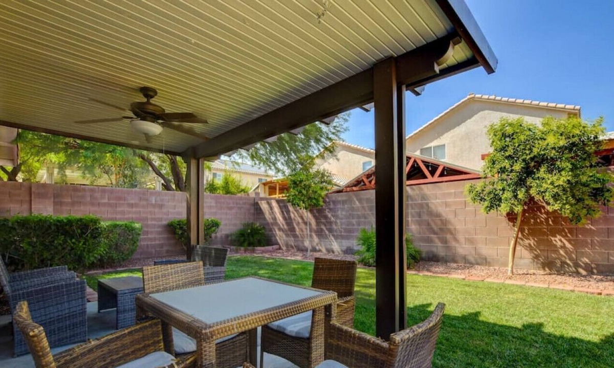 Rhodes Ranch House | JOE ROBBY · Modern-Roomy-Cozy Private Home GreatlyLandscaped