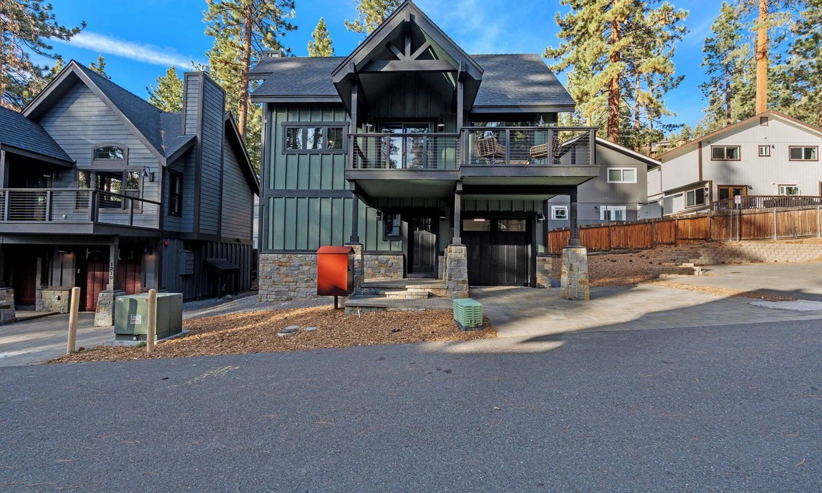 Lincoln Park House | Joyful Tahoe - Your Dream Luxury Vacation