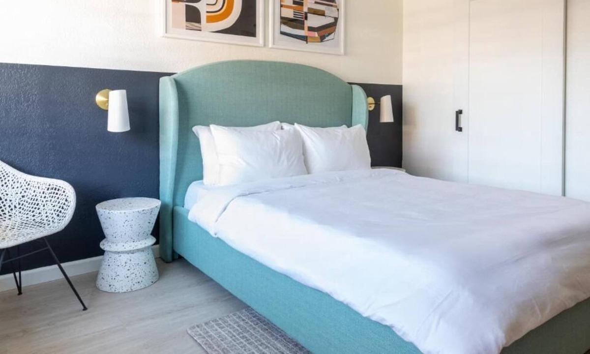 Piedmont Avenue House | Just a brief walk to Kaiser Permanente Oakland Medical Center!