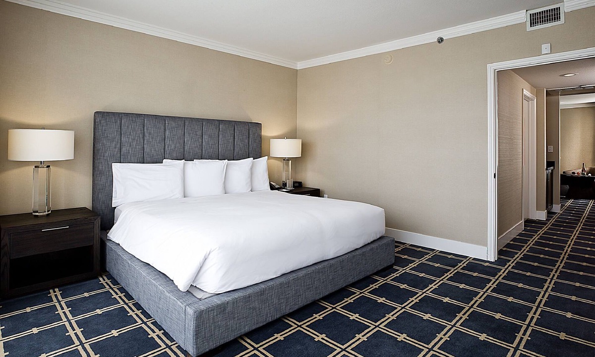 Sunnyvale West Hotel | Just What You Were Looking For! Onsite Pool, Pets Friendly Property