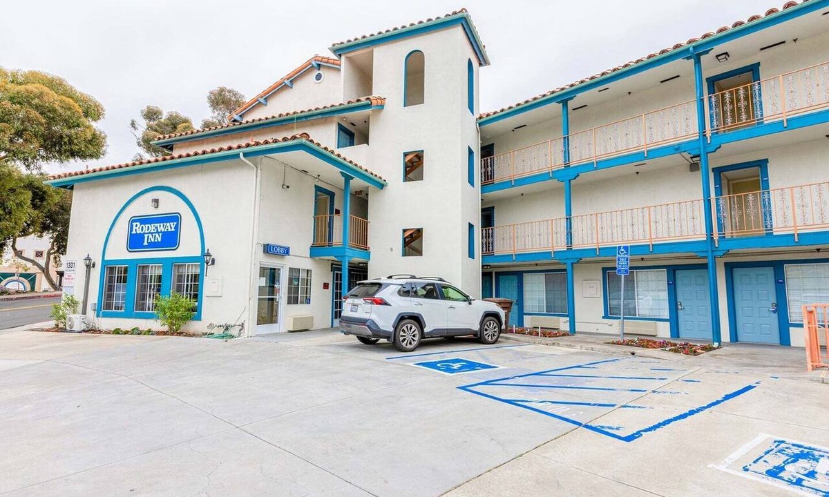 San Clemente Apartment | King Bed | Non-Smoking
