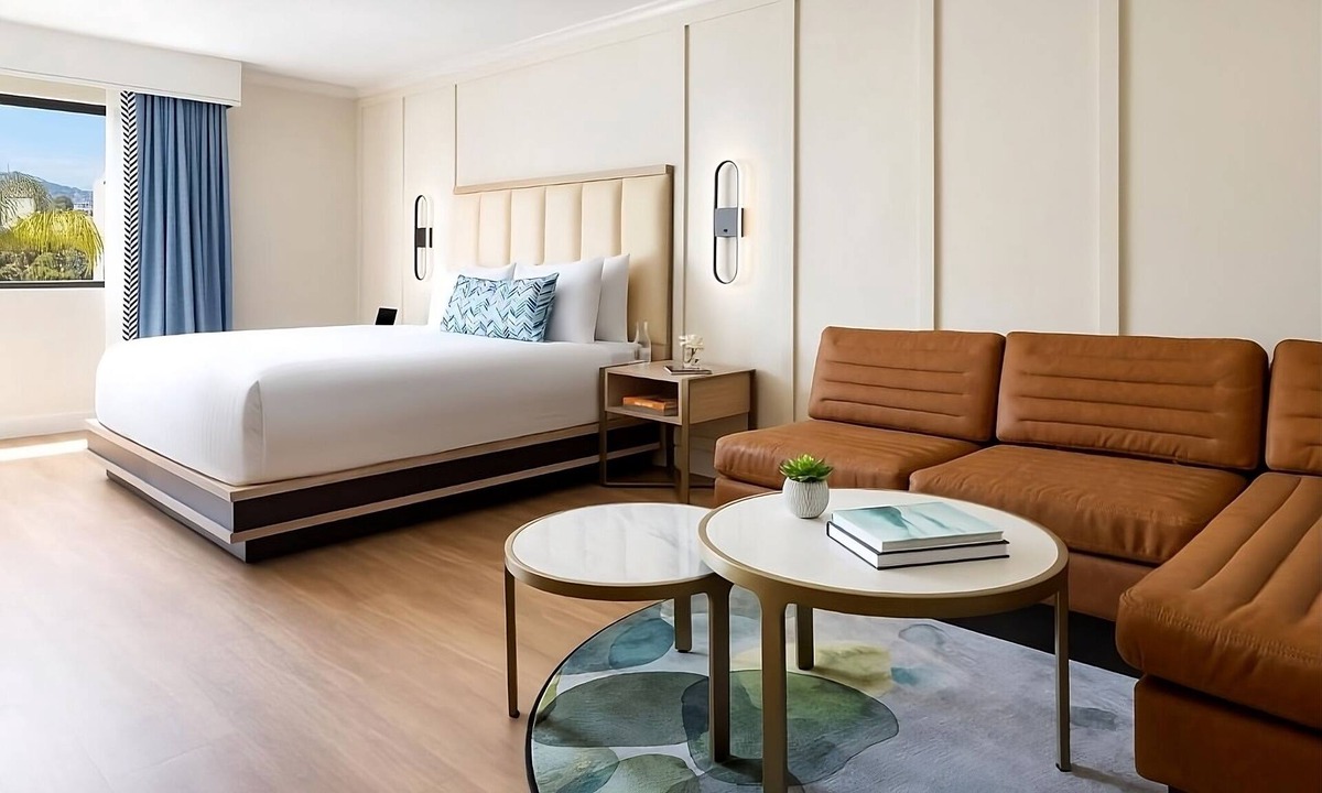 Calabasas Hotel | King Standard, The Anza A Calabasas Hotel, Outdoor Pool, Pet-Friendly