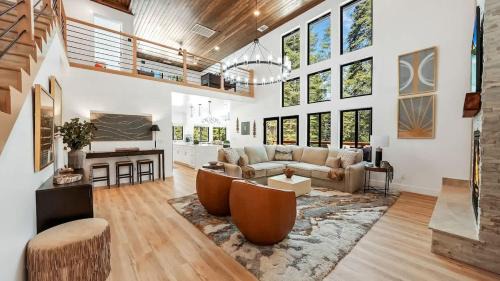 Shaver Lake House | La Cabana Azul in Wildflower Community Luxurious Game Room EV Charger