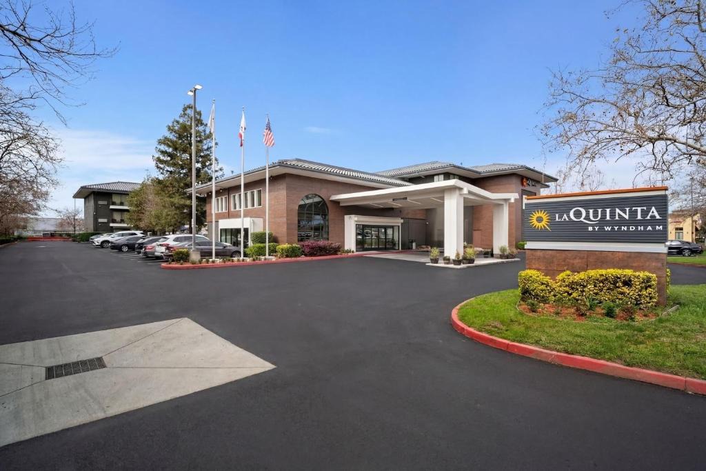 Hayward Hotel | La Quinta by Wyndham Oakland - Hayward
