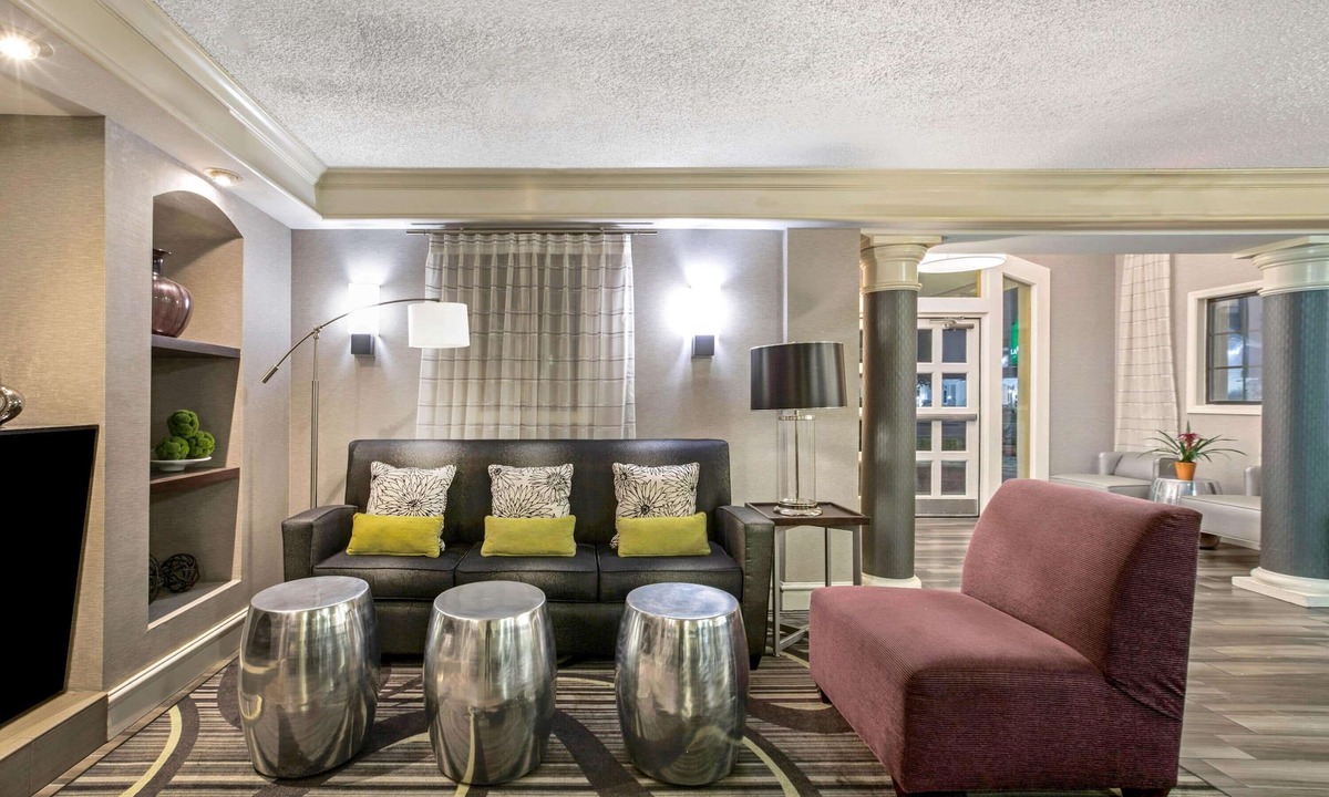 Downtown Hotel | La Quinta Inn by Wyndham Fresno Yosemite