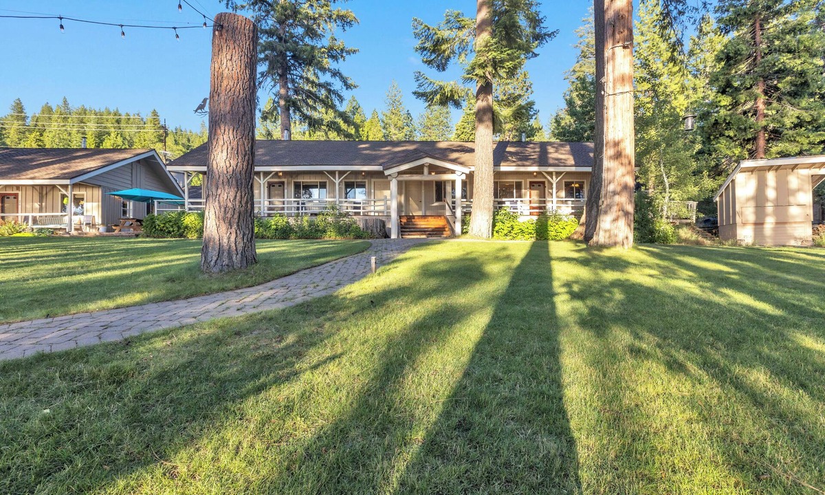 East Shore Cabin | Lake Almanor Resort Lakefront, Dorado Inn Cabin #3