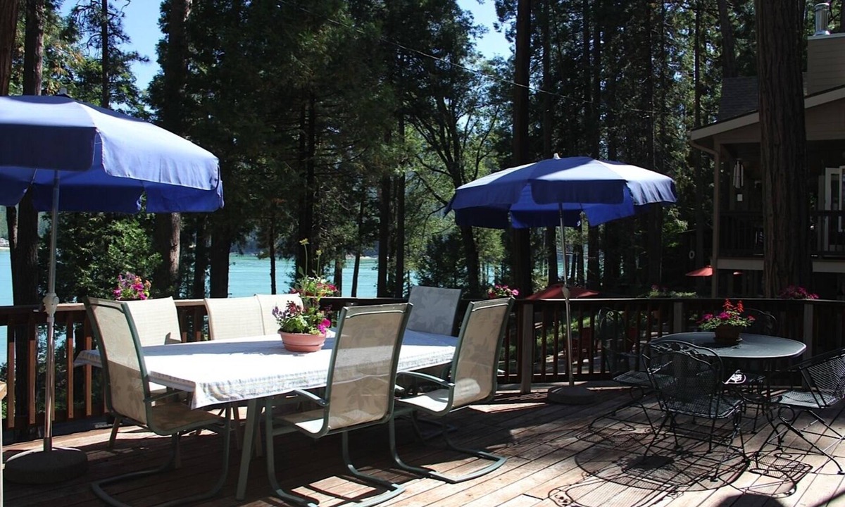 Wishon Cabin | Lake Front Cabin with Boat Slip- Beautiful Bass Lake