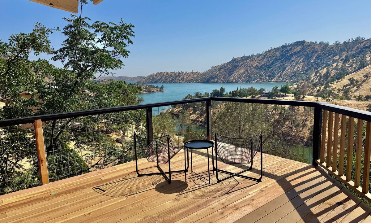 Friant House | Lake Haus 59 : Family-friendly 2bed/2ba, Full Kitchen + Lake View Deck