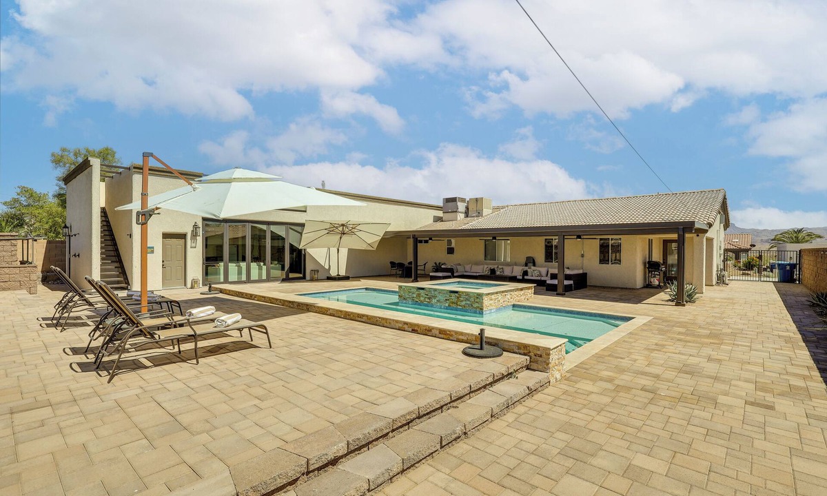 Lake Havasu City House | Lake Havasu Desert Oasis: Pool, Spa & RV Garage
