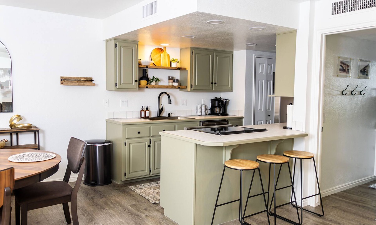 Lake Havasu City House | Lake Havasu: Project Relax - Recently Renovated! Pool & Spa - Amazing Location