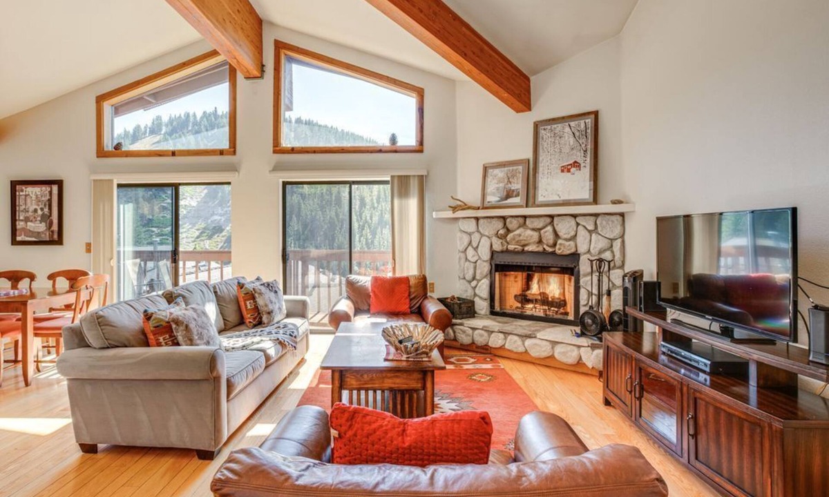 Incline Village House | Lake & Mountain Views Condo - 5 min. drive to lake, ski and golf