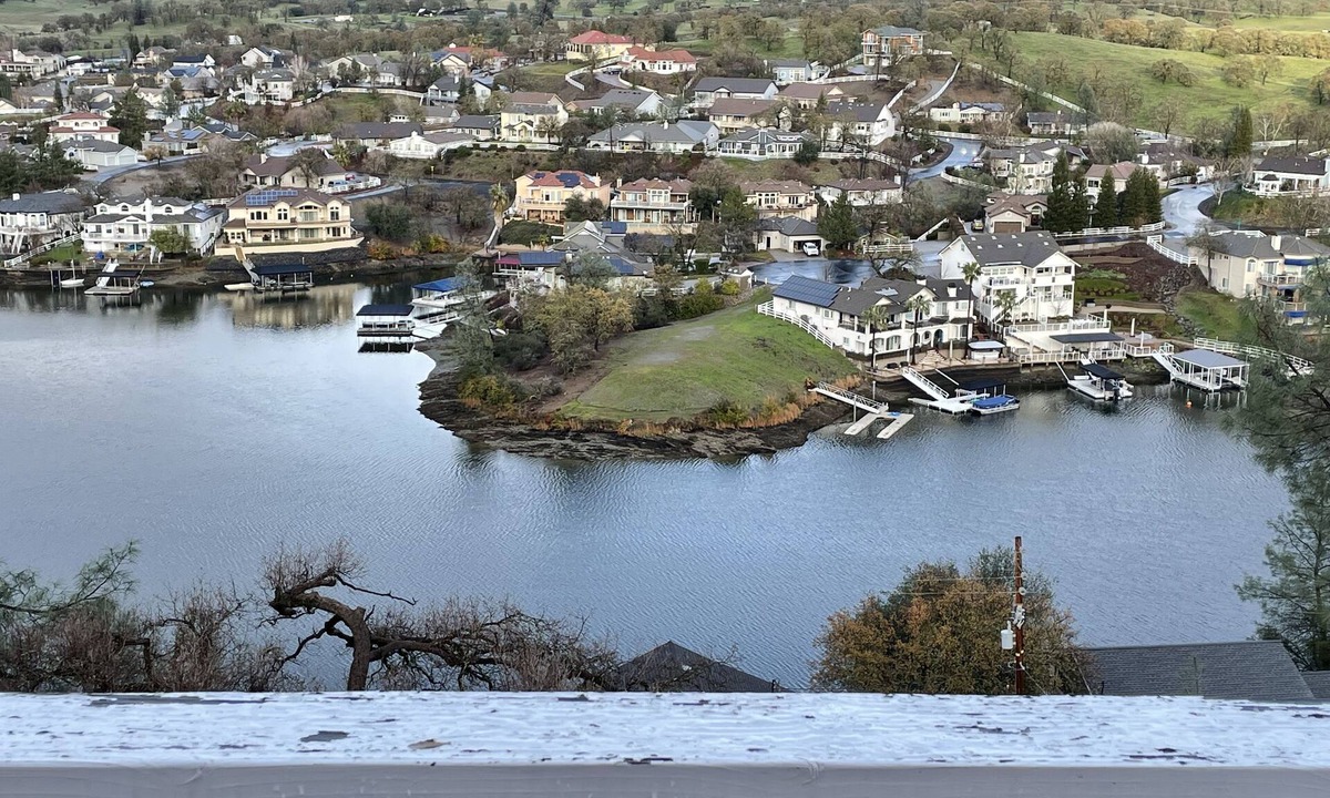 Copperopolis House | Lake Tulloch view home w/dream views from all rooms, decks