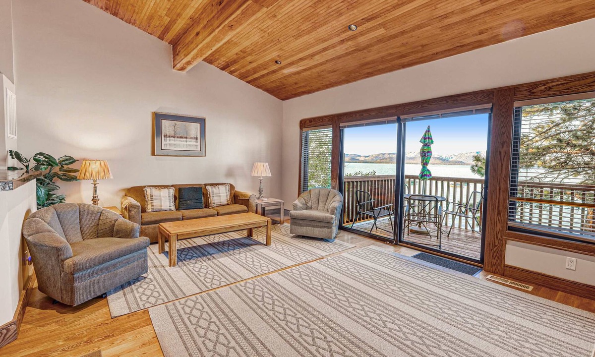 Zephyr Cove Condo | Lakefront getaway with Private beach access & balcony, sleeps 6
