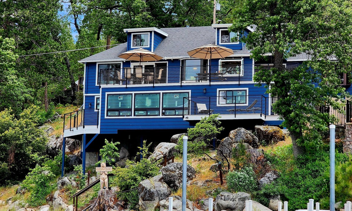 Bass Lake Cabin | Lakeside Cozy Cabin Close to Pines Village & 13 miles to Yosemite South Entrance