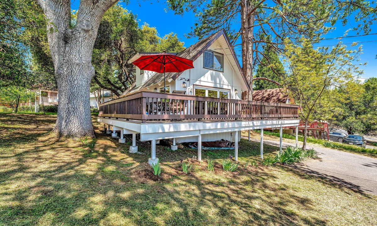 Groveland House | Lakeside Retreat: Newly Renovated Home with lake views and Hot tub