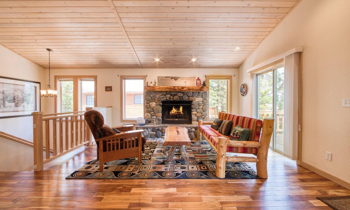 Brockway House | Landfall on the North Shore by Tahoe Getaways- Dog Friendly - Fenced Yard & Walk to Lake