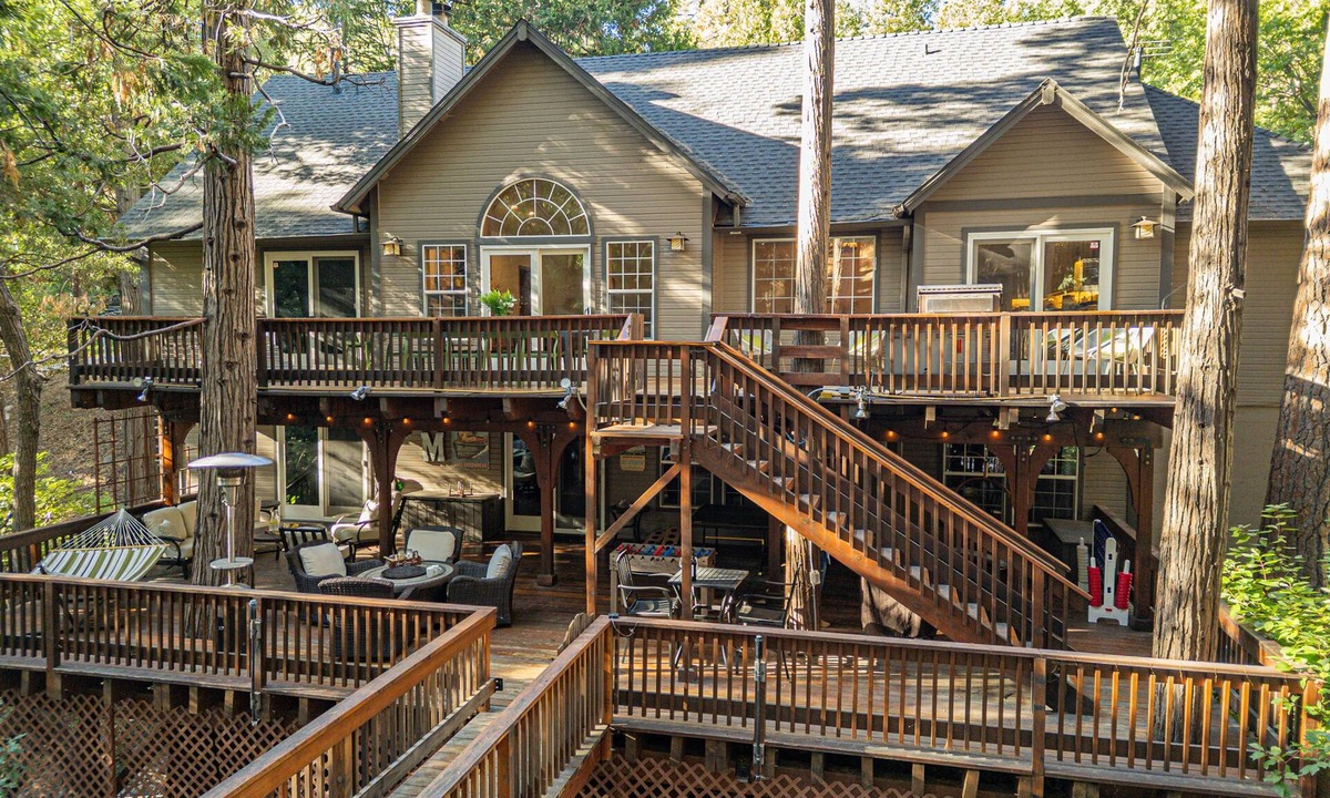 Lake Arrowhead House | Large 2 Story Home; Walk 2lake, Enclosed backyd w Running Stream; Dog Friendly!