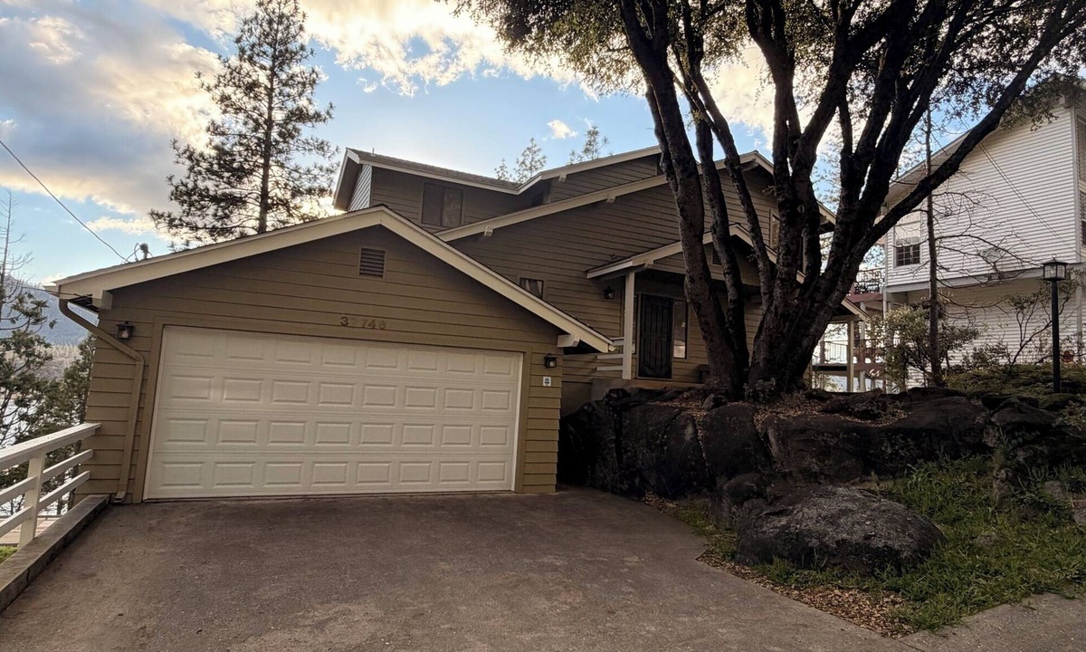 Bass Lake Cabin | Large 3-story LAKE VIEW 4 bedrooms (all masters) & 5 bath Boat Slip & Marina